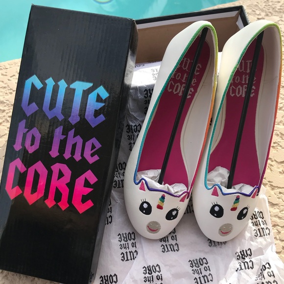 Cute to the core Uniponi - Picture 2 of 6